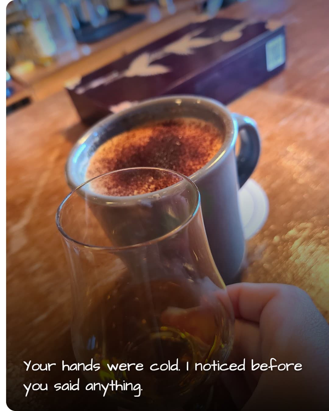 Waoak hot chocolate and whiskey on bar table