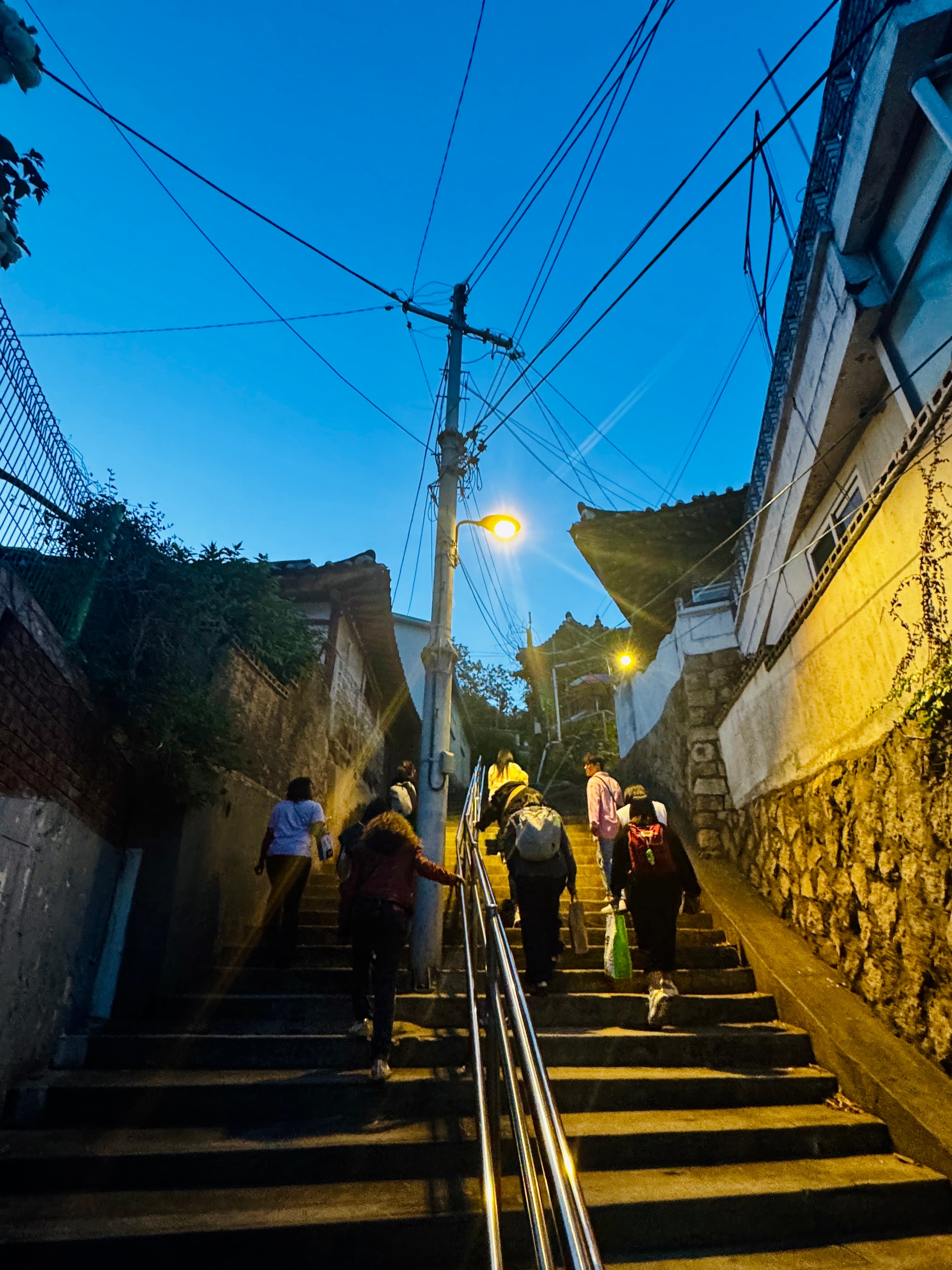 Golden hour in the alleyway, heading up with the crew 🌅