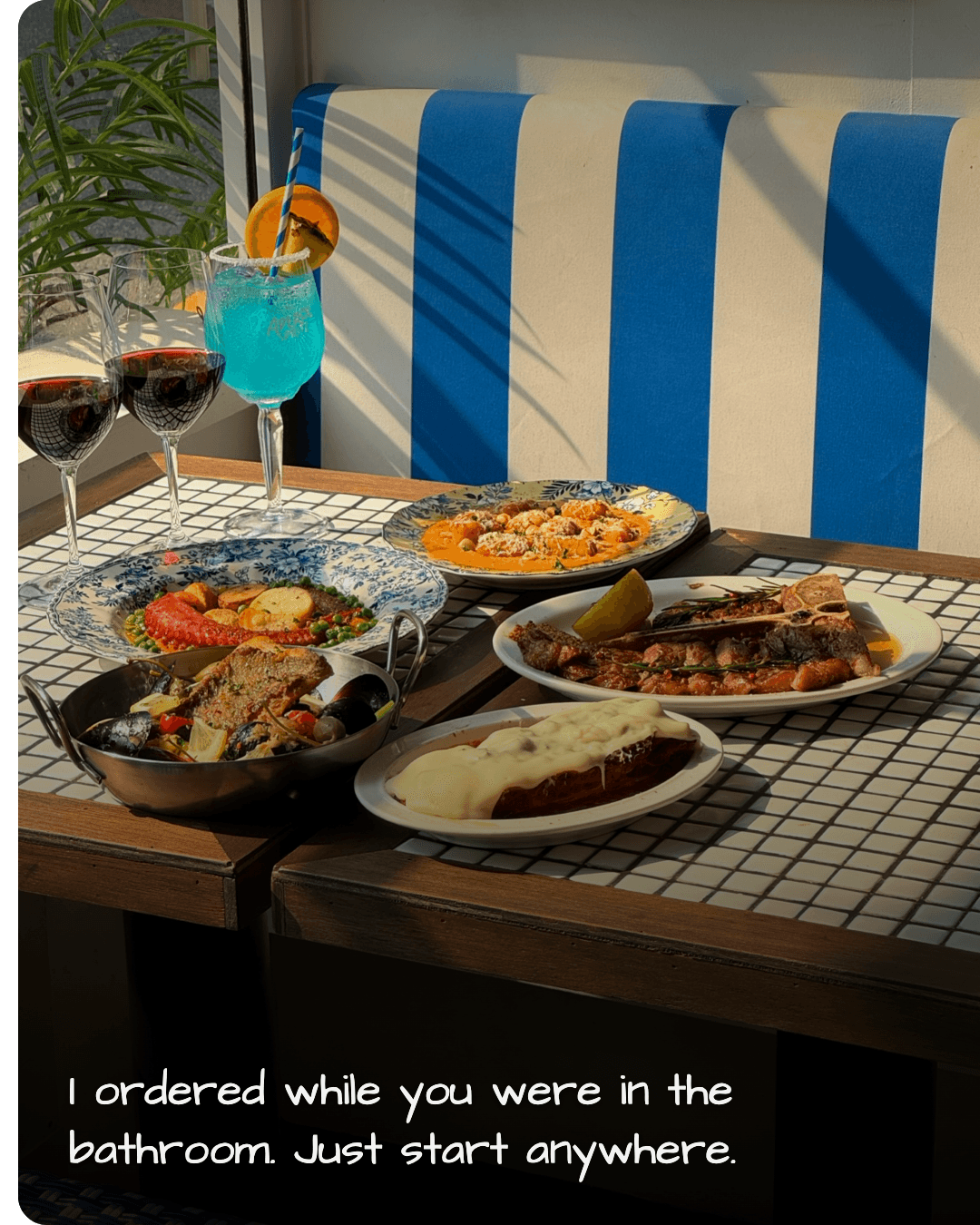 Villa de Blue Seongsu table spread
