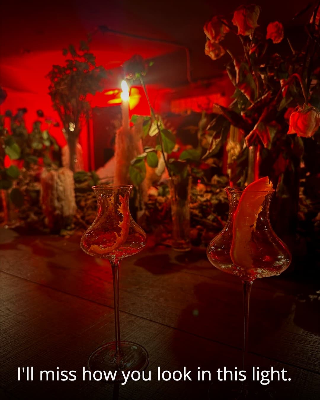 hr_hipziro wine glasses with dried flowers