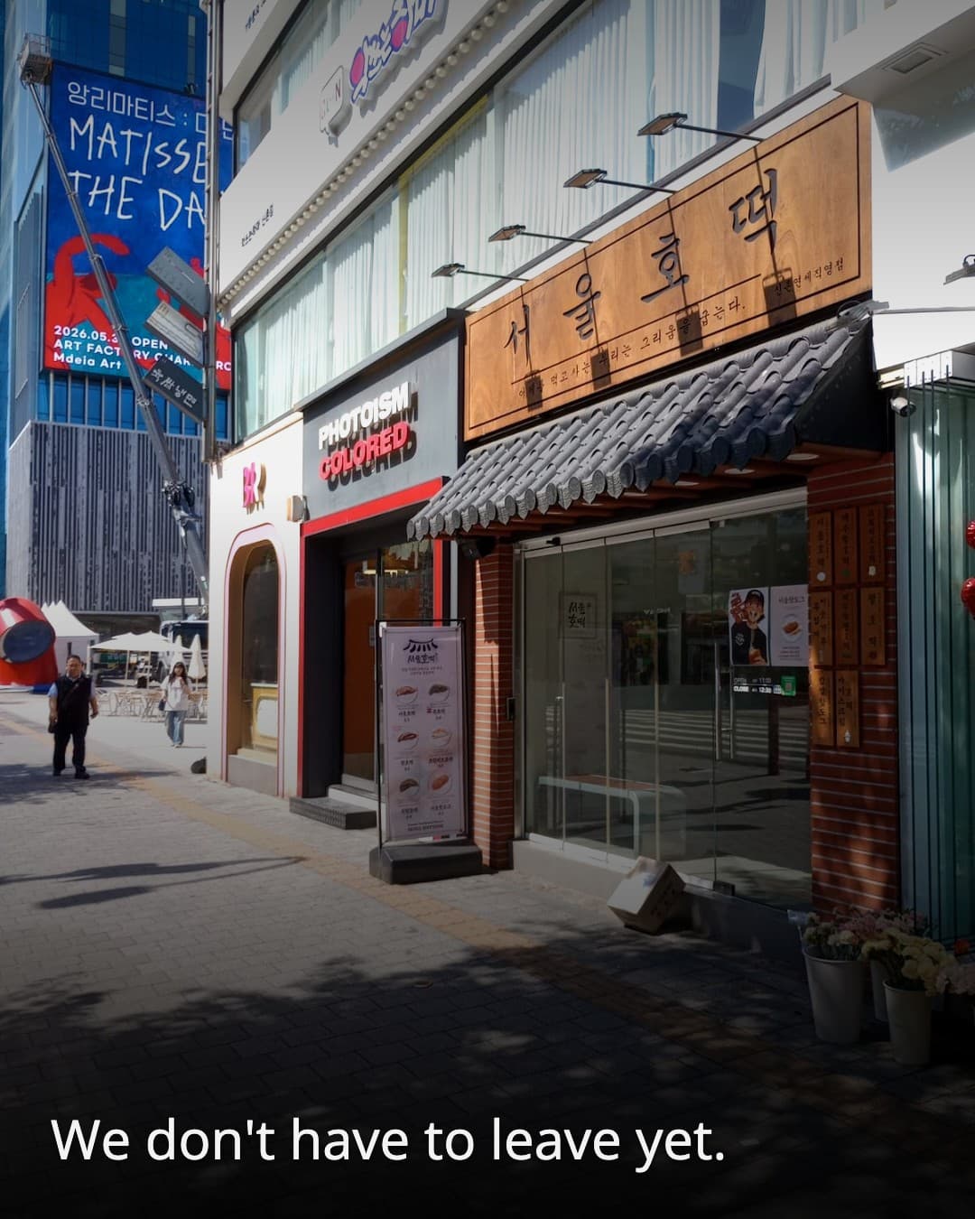Seoul Hotteok Sinchon, daytime street view
