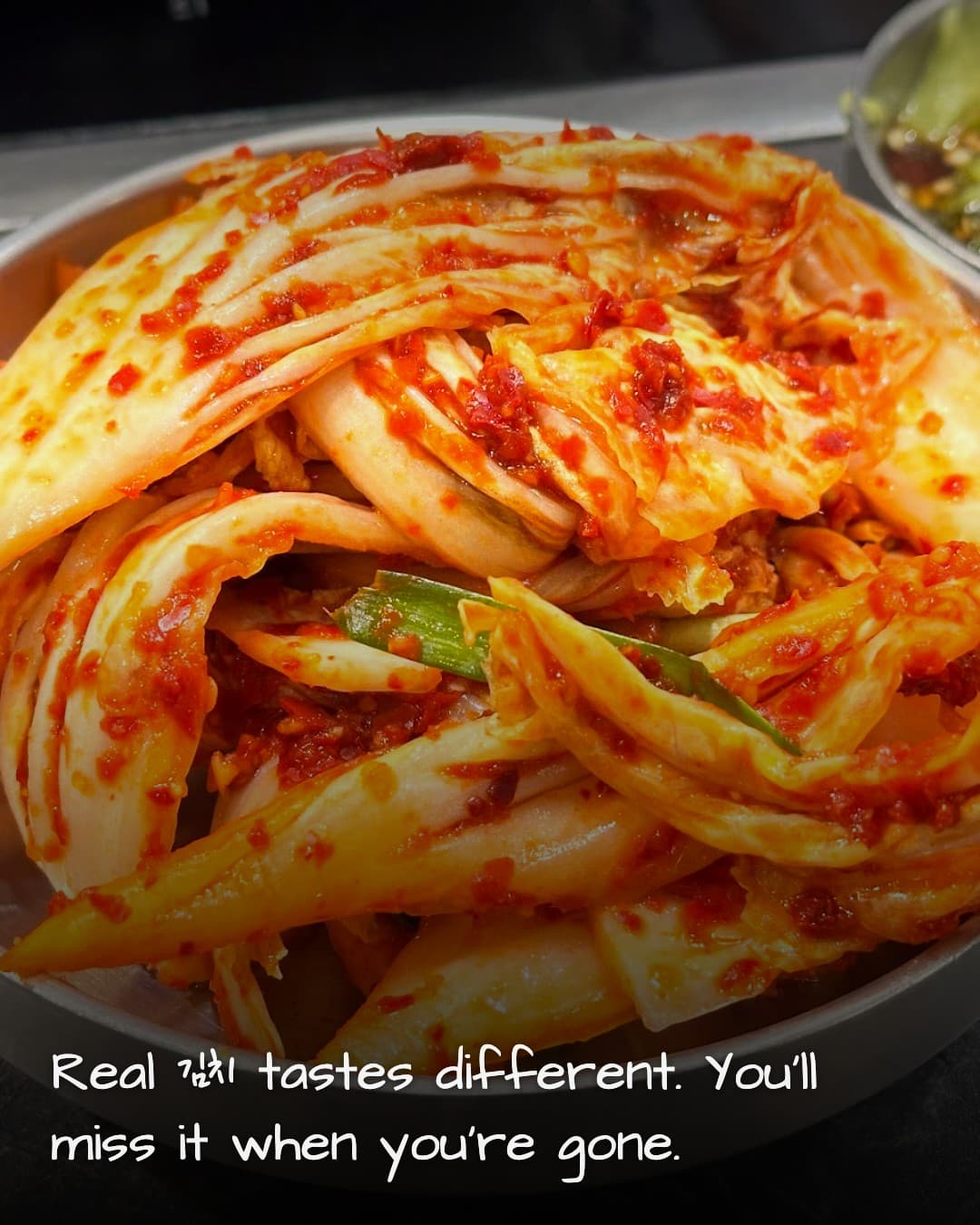 Choigane Shabu Beoseot Kalguksu Seongsu kimchi closeup