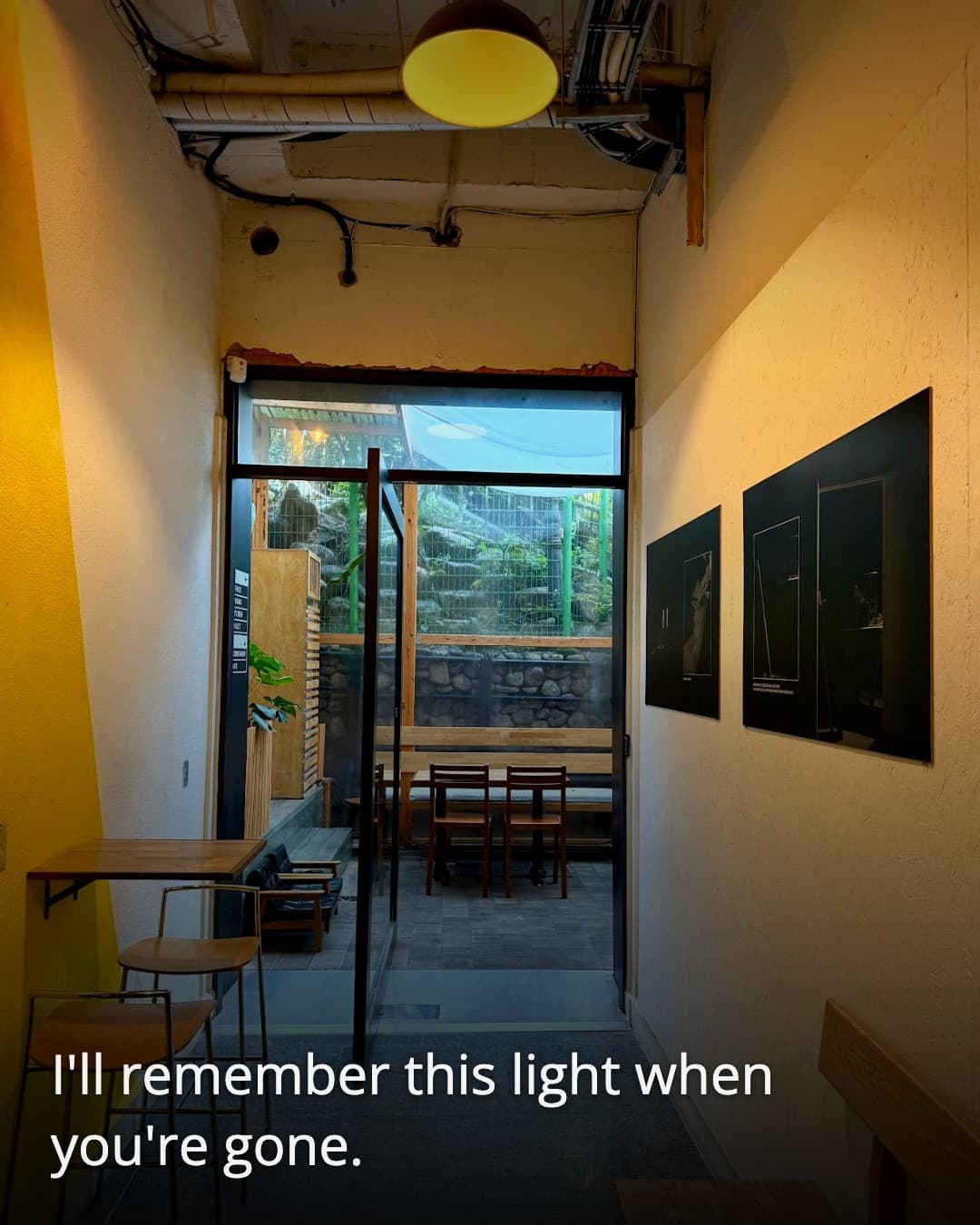 Cafe Sumokumto, yellow-lit passage