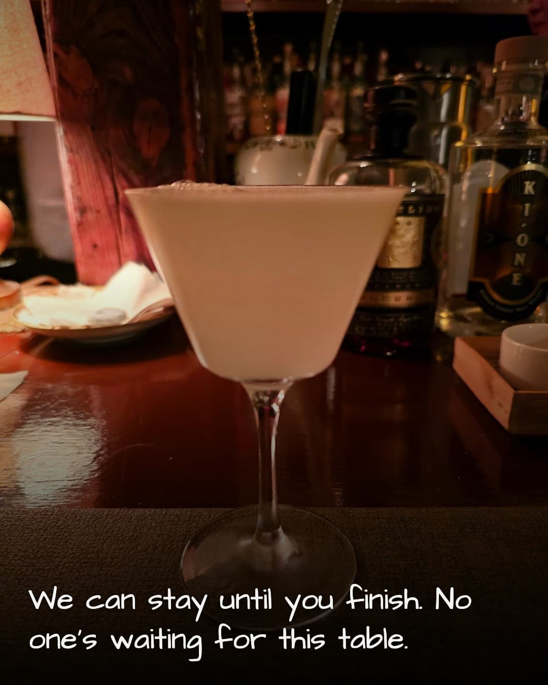Bar tailor cocktail, last sip