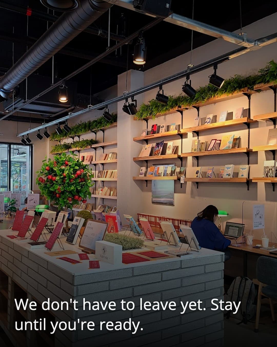 Nodeul Island Bookstore, cafe corner