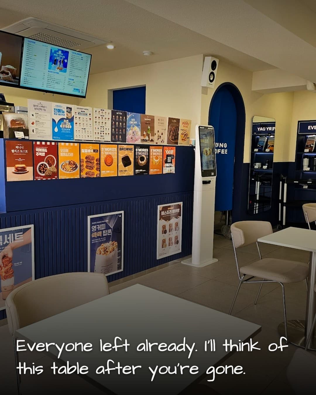 Young Coffee Jamsil Trizium empty seating