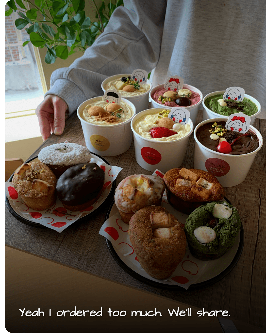Kokorokara逆应援巧克力 table full of desserts