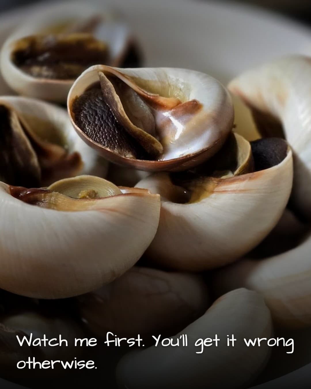 Golbaengi Jeonmunjip raw clams